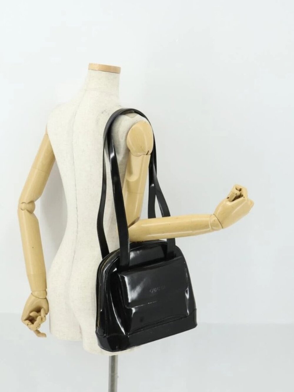 GUCCI Shoulder Bag Enamel Black Gold 001 1075 1650 0 Auth 156856